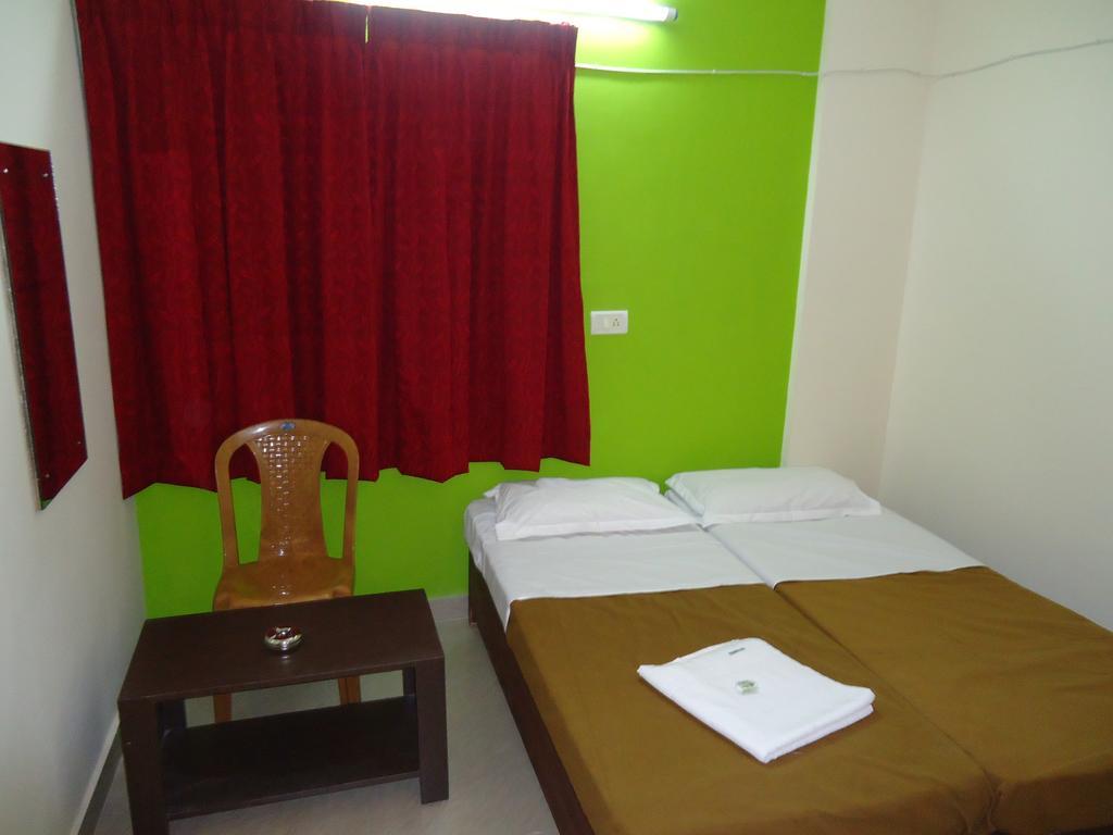 Maple Inn Budget Hotel Bangalore Buitenkant foto
